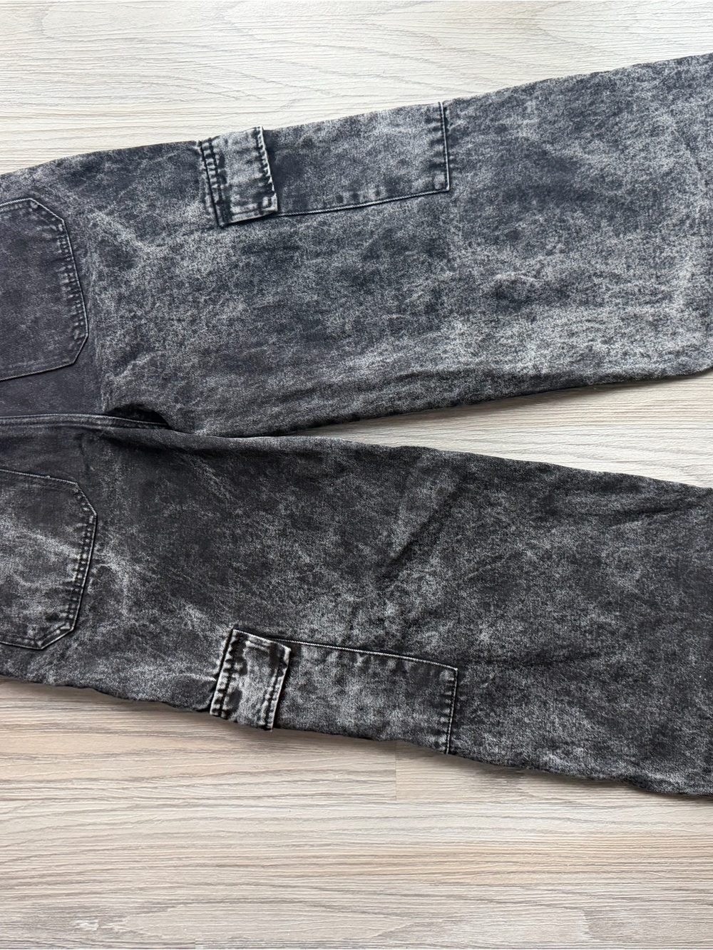 MNML Black Acid-Wash Relaxed Cargo Jeans - Picture 3 of 3